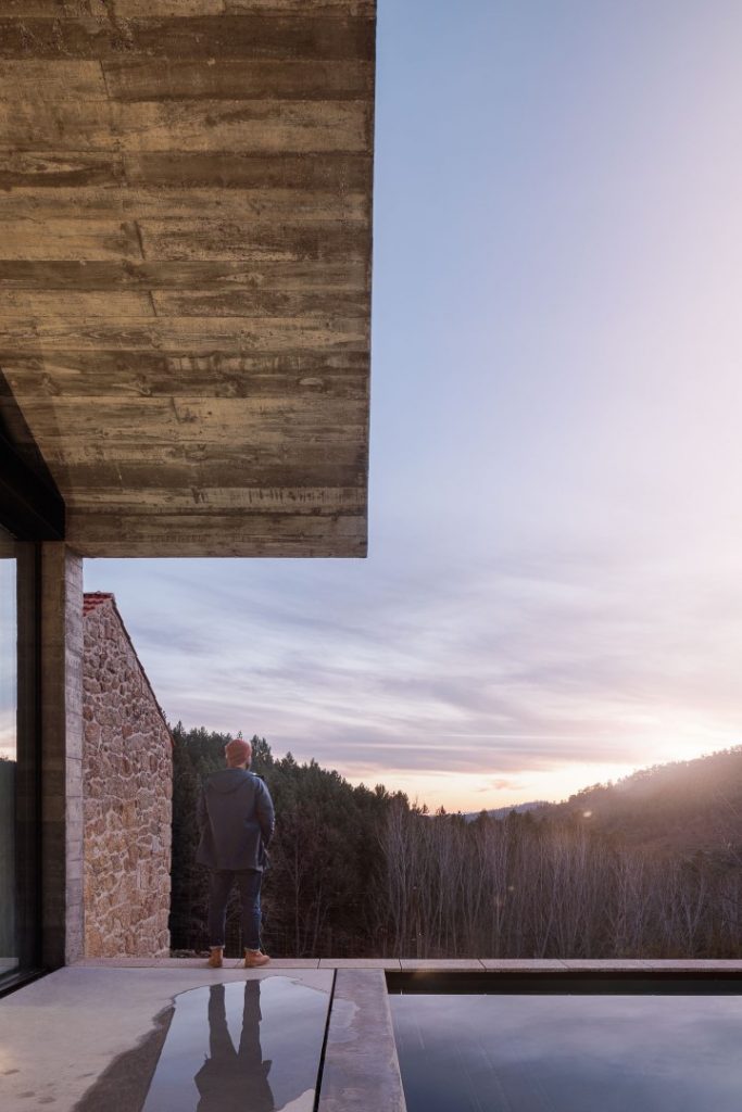 Casa NaMora: A love story between granite and concrete in a Portuguese ...