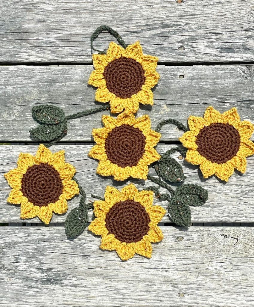 18 Fantastic Sunflower Garland Ideas You Can Add To Your Seasonal Décor