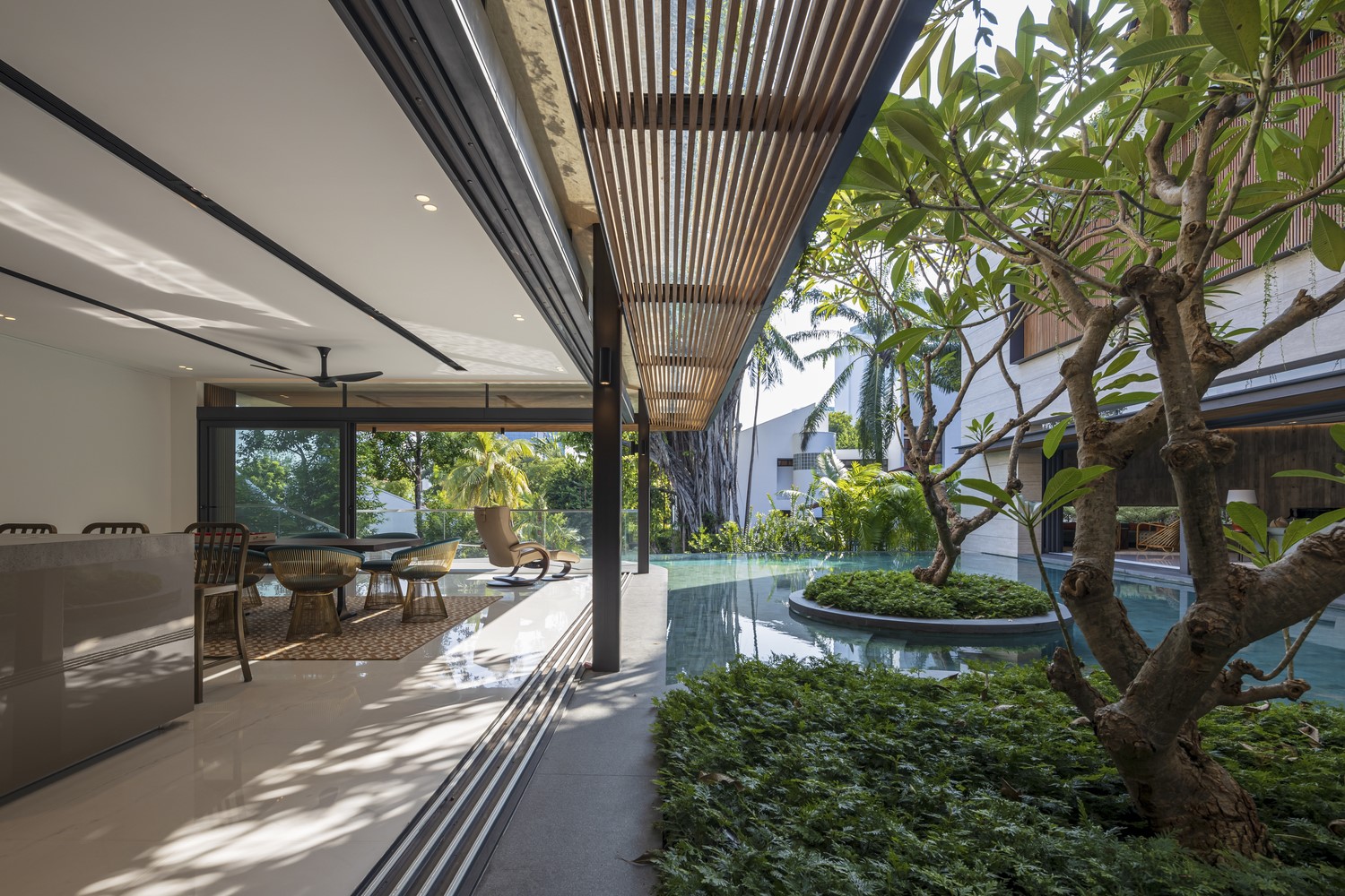 Water Garden House by Wallflower Architecture + Design in Tanglin ...