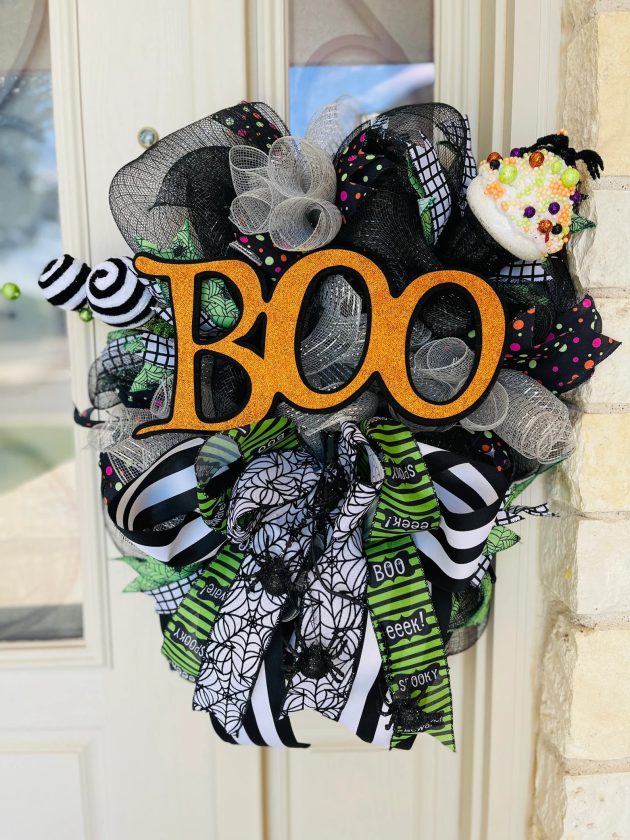 18 Freaky Spider Wreath Designs For Halloween