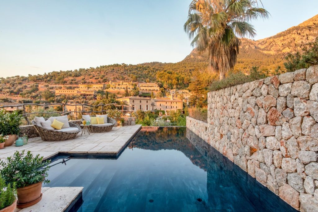 Mesmerizing Mediterranean Swimming Pool Designs You Will Obsess Over
