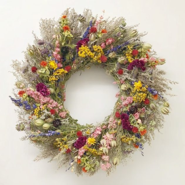 16 Natural Spring Wreath Designs That Will Freshen Up Your Decor