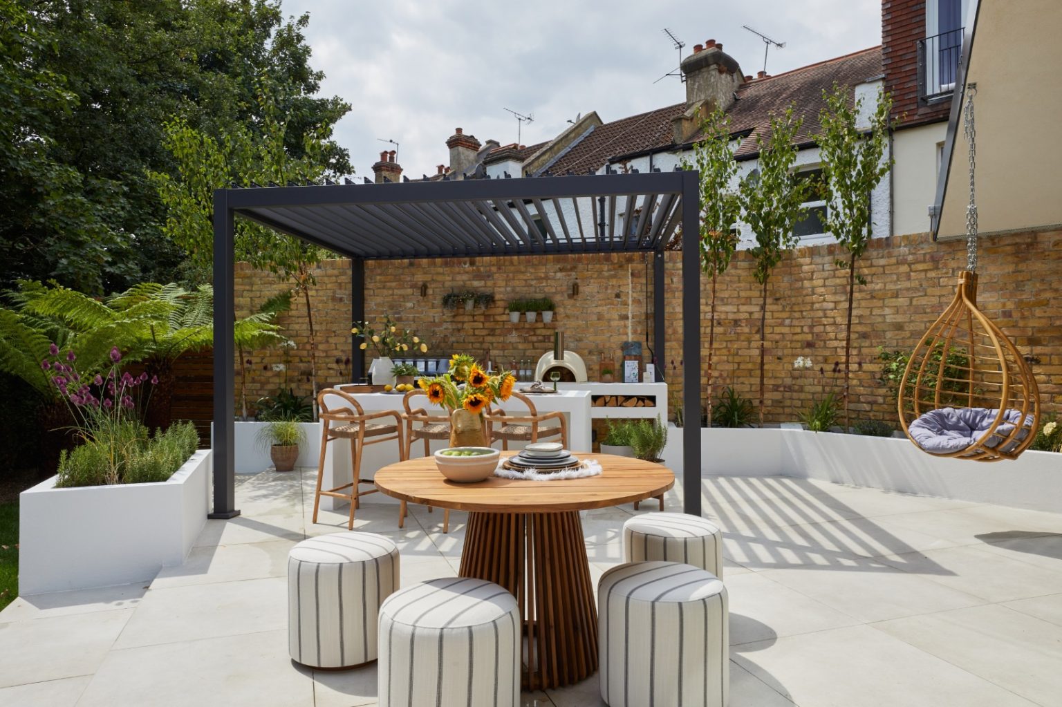 20 Contemporary Patio Designs That Redefine Outdoor Comfort And Elegance