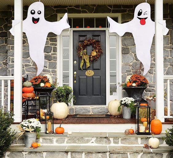Treat Your Guests with These Halloween Door Decor Ideas