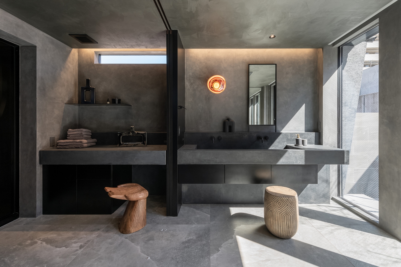 Step into Luxury: 15 Modern Bathroom Designs