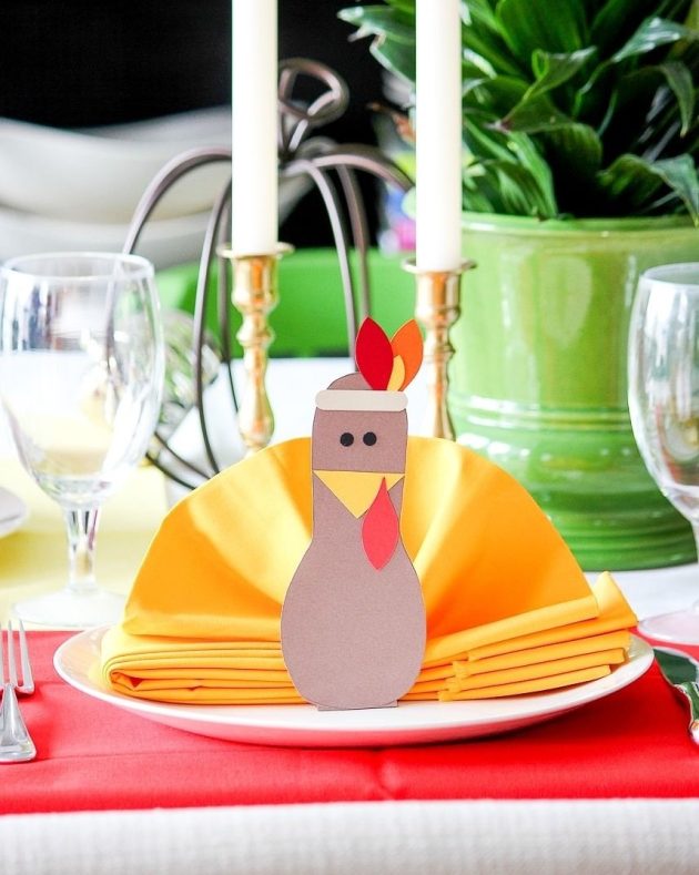 15 Beautiful DIY Thanksgiving Place Cards to Guide Your Guests