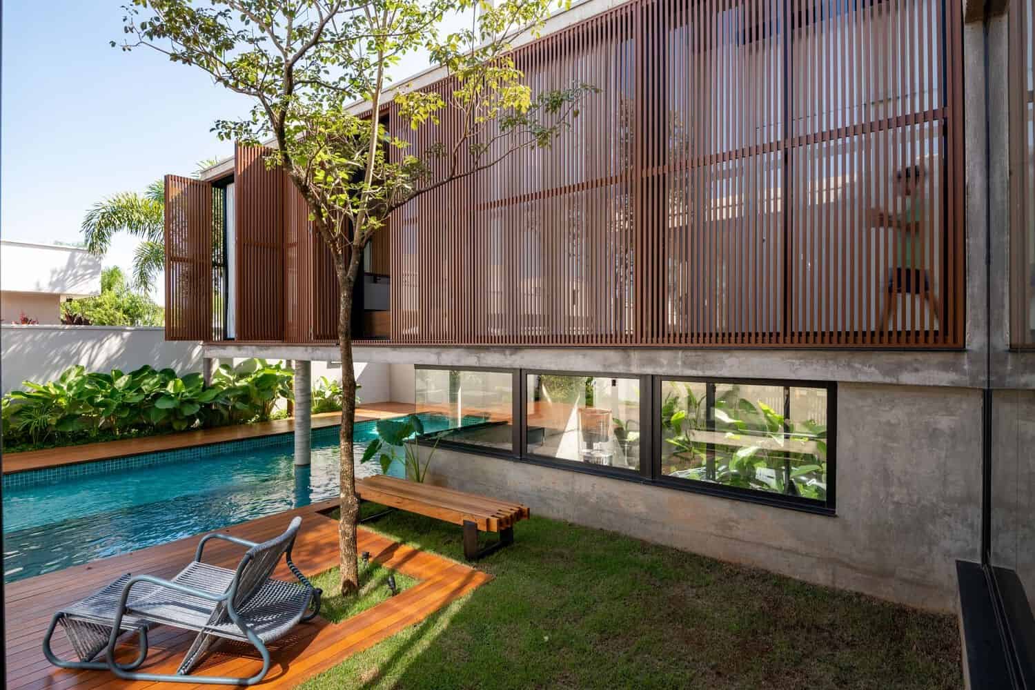 Patio House by Caio Persighini Arquitetura in Araraquara, Brazil