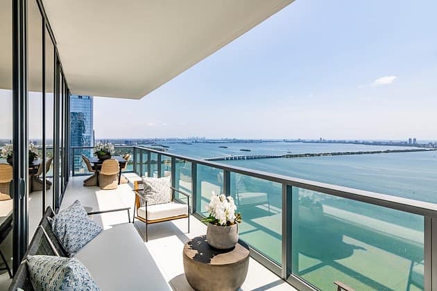 15 Modern Balcony Designs for a Seamless Indoor-Outdoor Connection