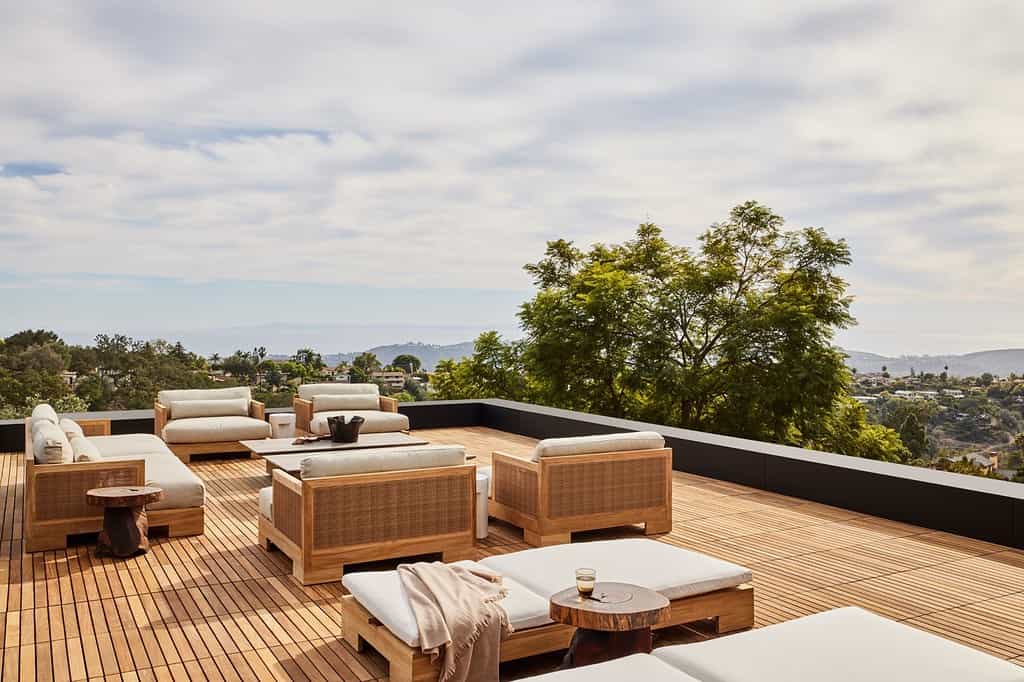 15 Sleek Modern Deck Designs to Elevate Your Outdoor Space