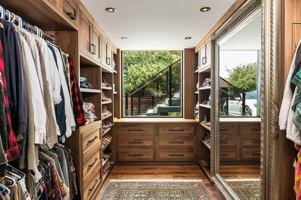 15 Rustic Closet Designs Where Style Meets Functionality